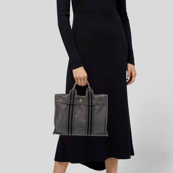 Hermès Grey & Black Toile Fourre Tout MM Canvas Tote Bag - Picture 2 of 11